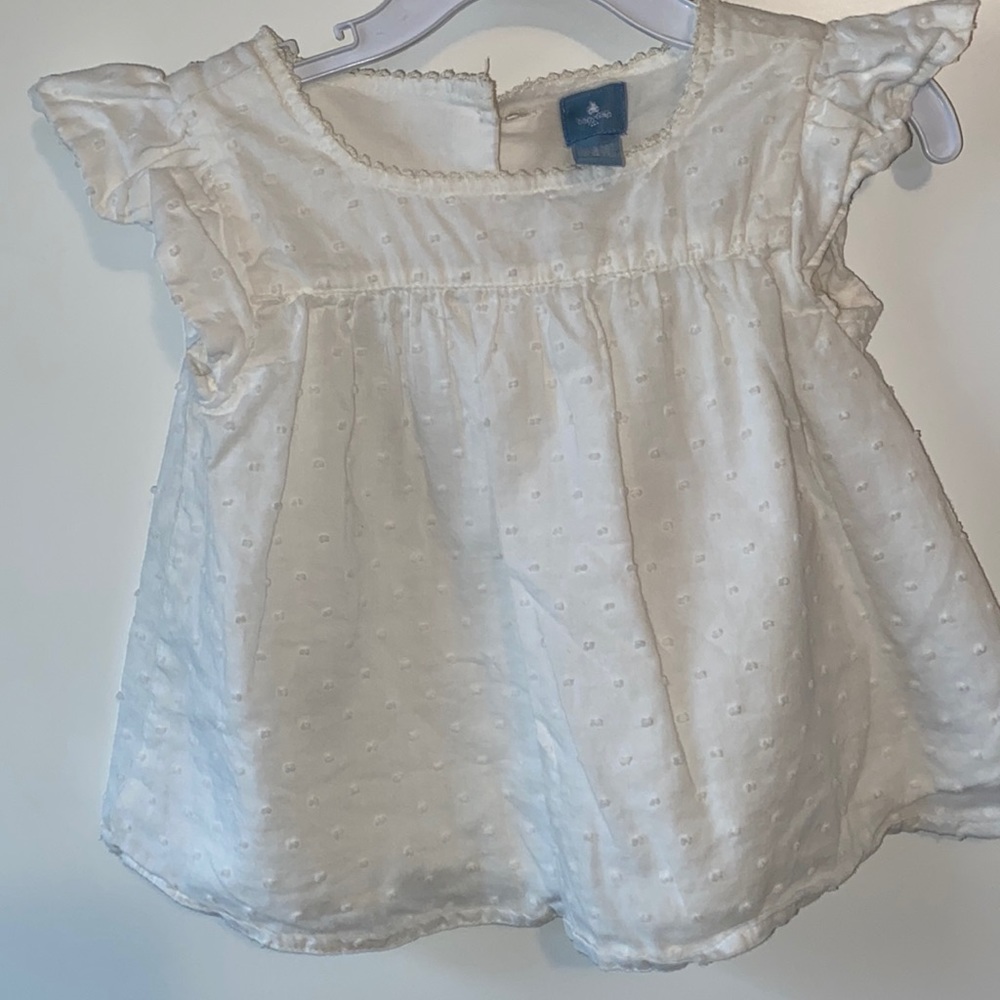 Baby gap flutter sleeve top. Soft and super cute. Cream color